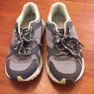 Vionic Running Shoes - women's size 6